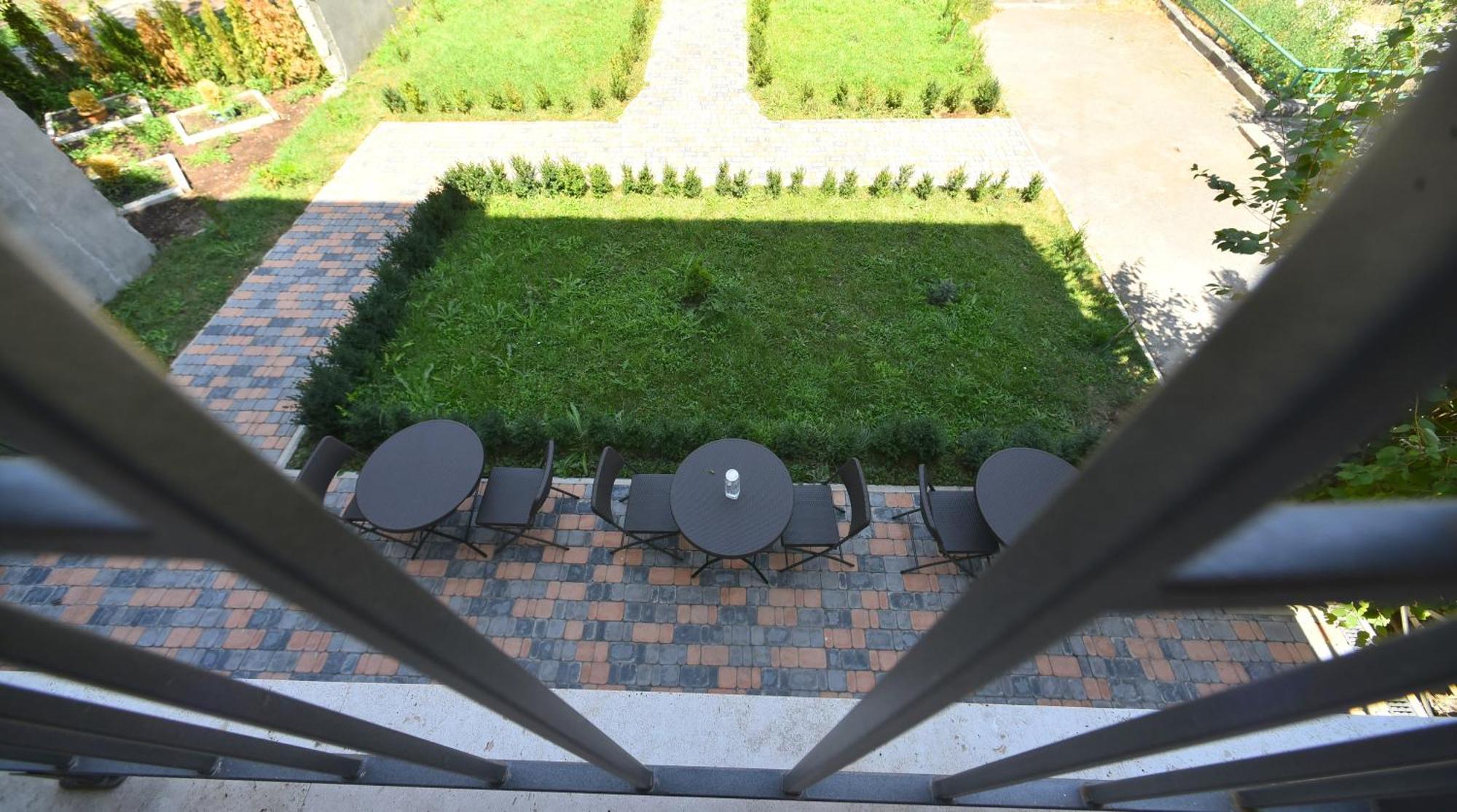 Hotel Avenue 30 Yerevan Exterior photo