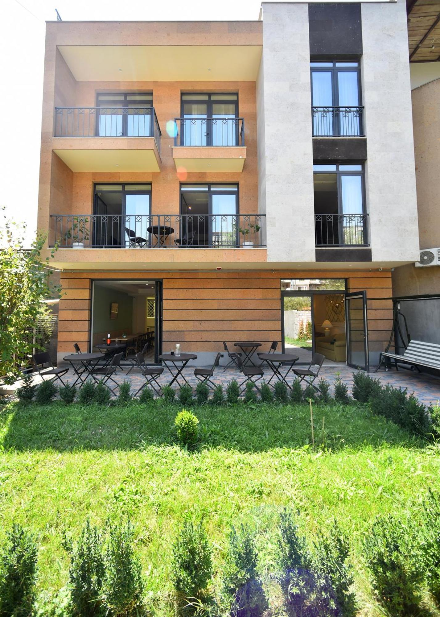 Hotel Avenue 30 Yerevan Exterior photo
